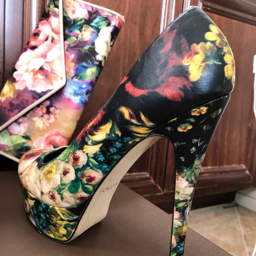 Beautiful leather floral Aldo heels